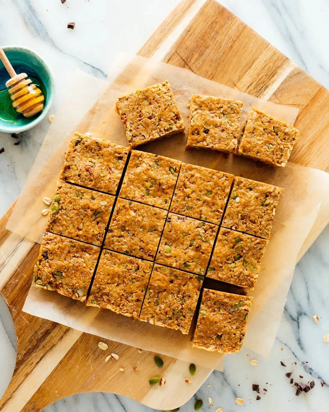 Looking for a quick, healthy snack to keep you going in this gorgeous spring weather? No Bake Granola Bars for the win! 😋 

Ingredients:
1 &frac34; c old-fashioned oats or quick-cooking oats
1 tsp ground cinnamon
&frac12; tsp fine sea salt (if using