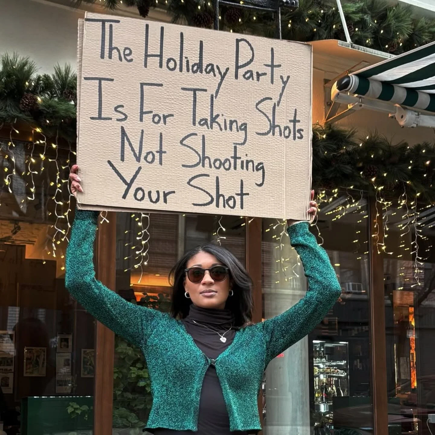 PSA to all the corporate baddies...Holiday party season is amongst us. 🎄🎄🎄
.
.
.
#Repost @dudettewithsign