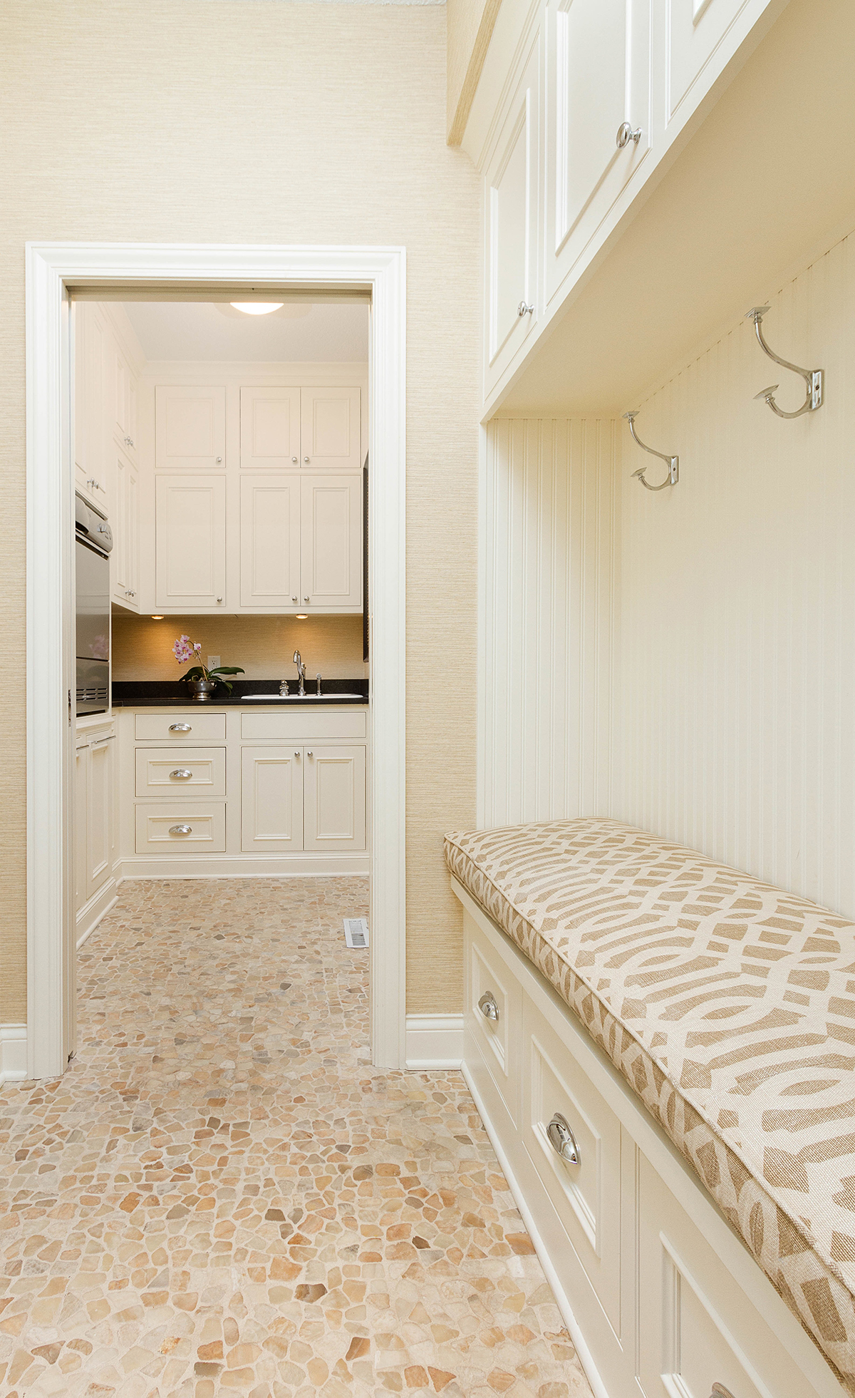 7_mudroom_to_laundry_yuQXJ.jpg