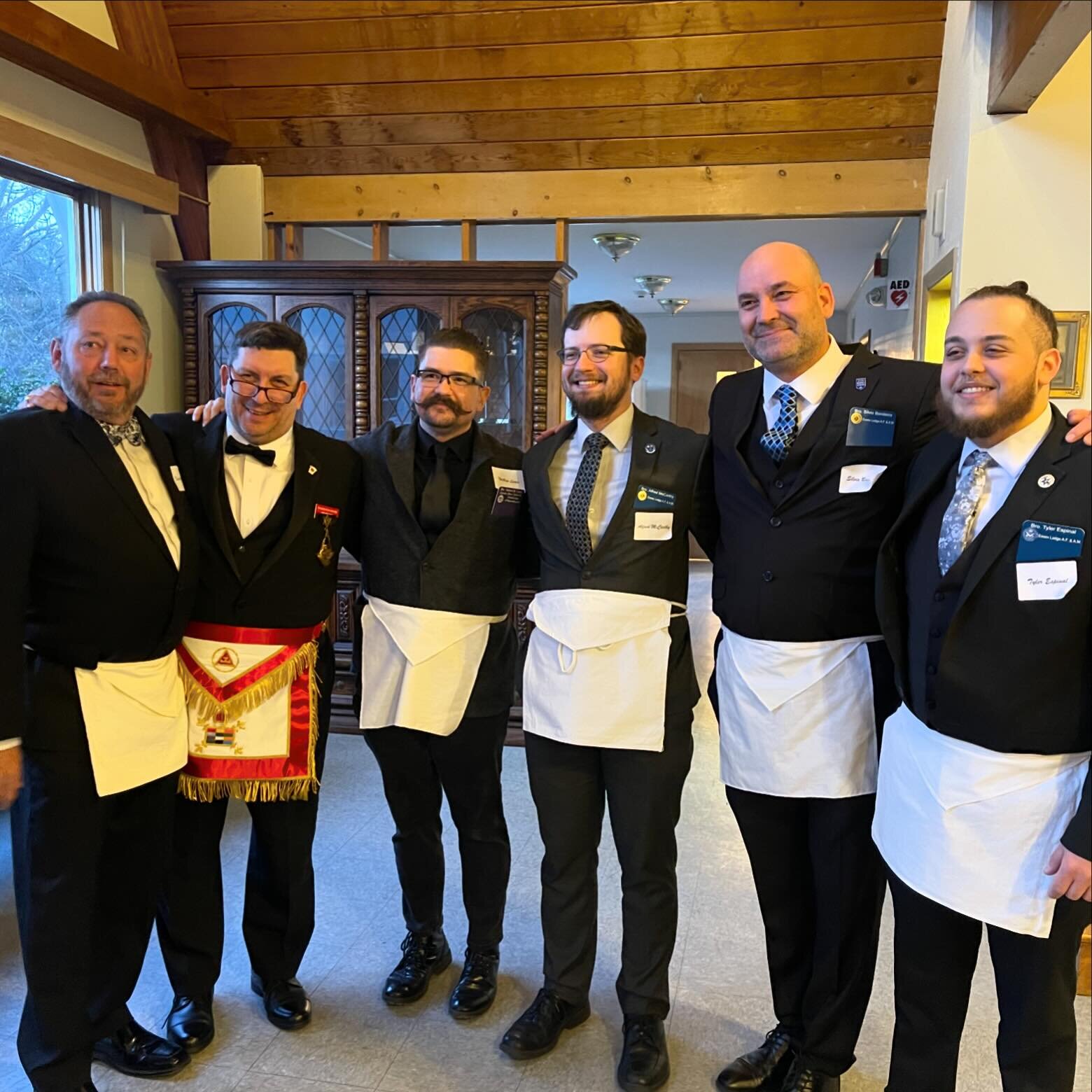 Essex Brothers at the beautiful Ipswich Masonic Lodge to receive their Mark Master Degree from the Grand Royal Arch Chapter, courtesy of the Sutton-Ferson and Washington Chapters!
🪨🪨🪨
🔺SMIB🔻