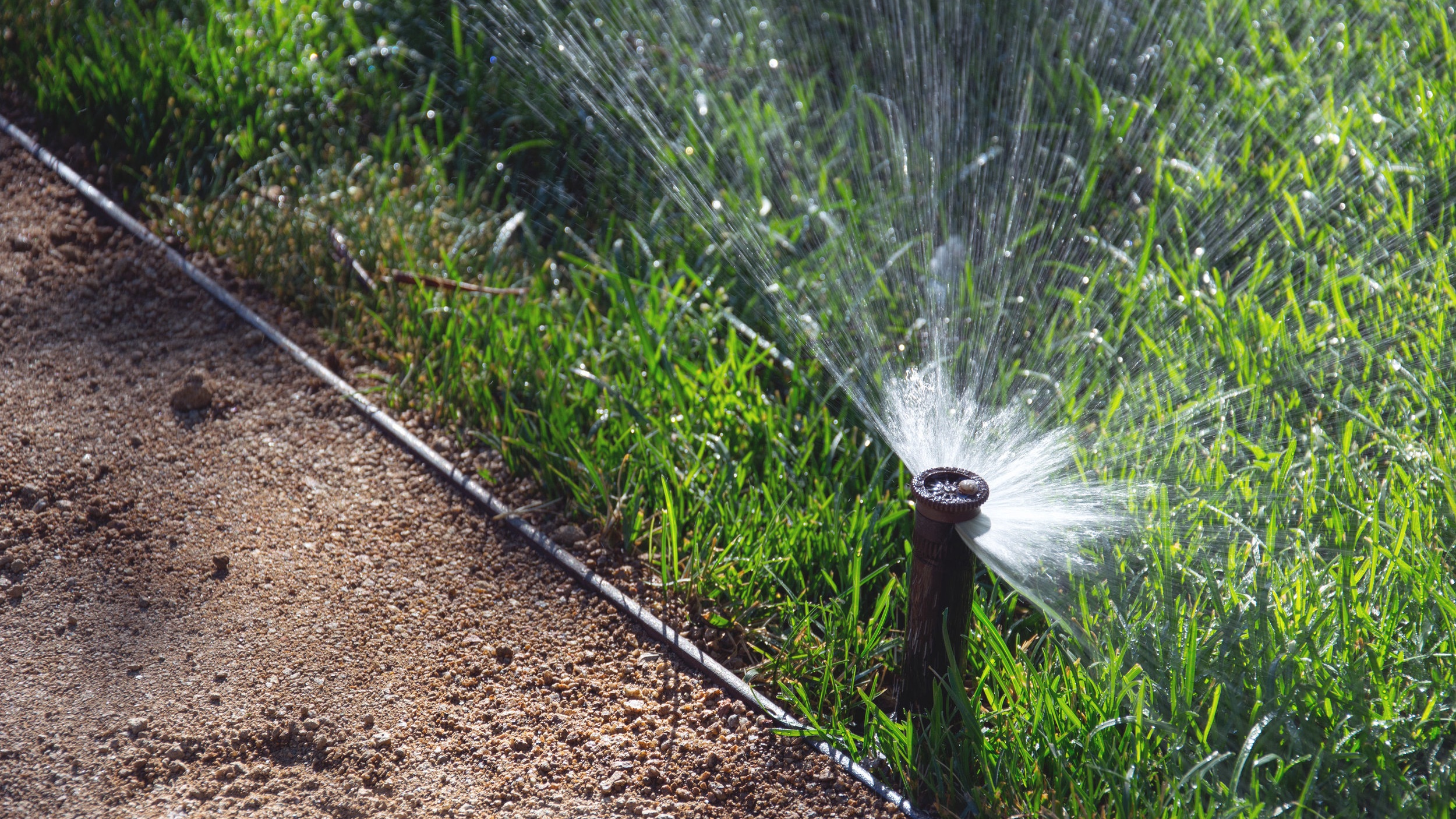 lawn-sprinkler-watering-system.jpg