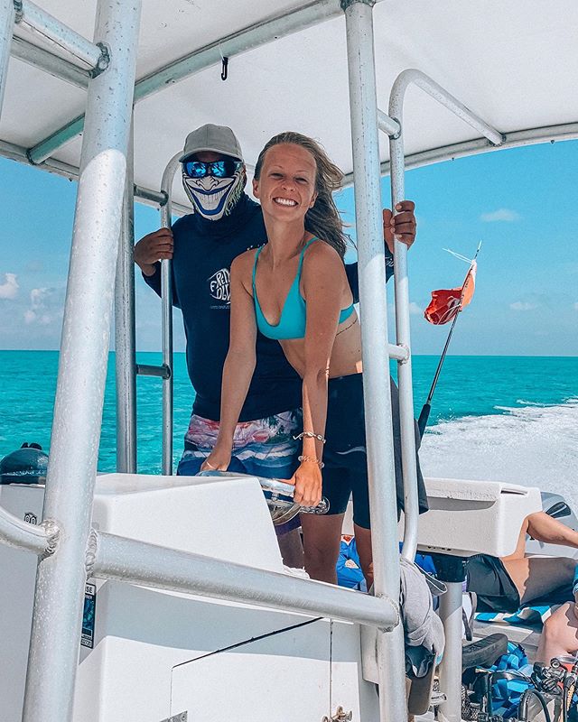 hard not to smile this big when the water is this blue 😁💦
⟡
#wanderlustandwifi