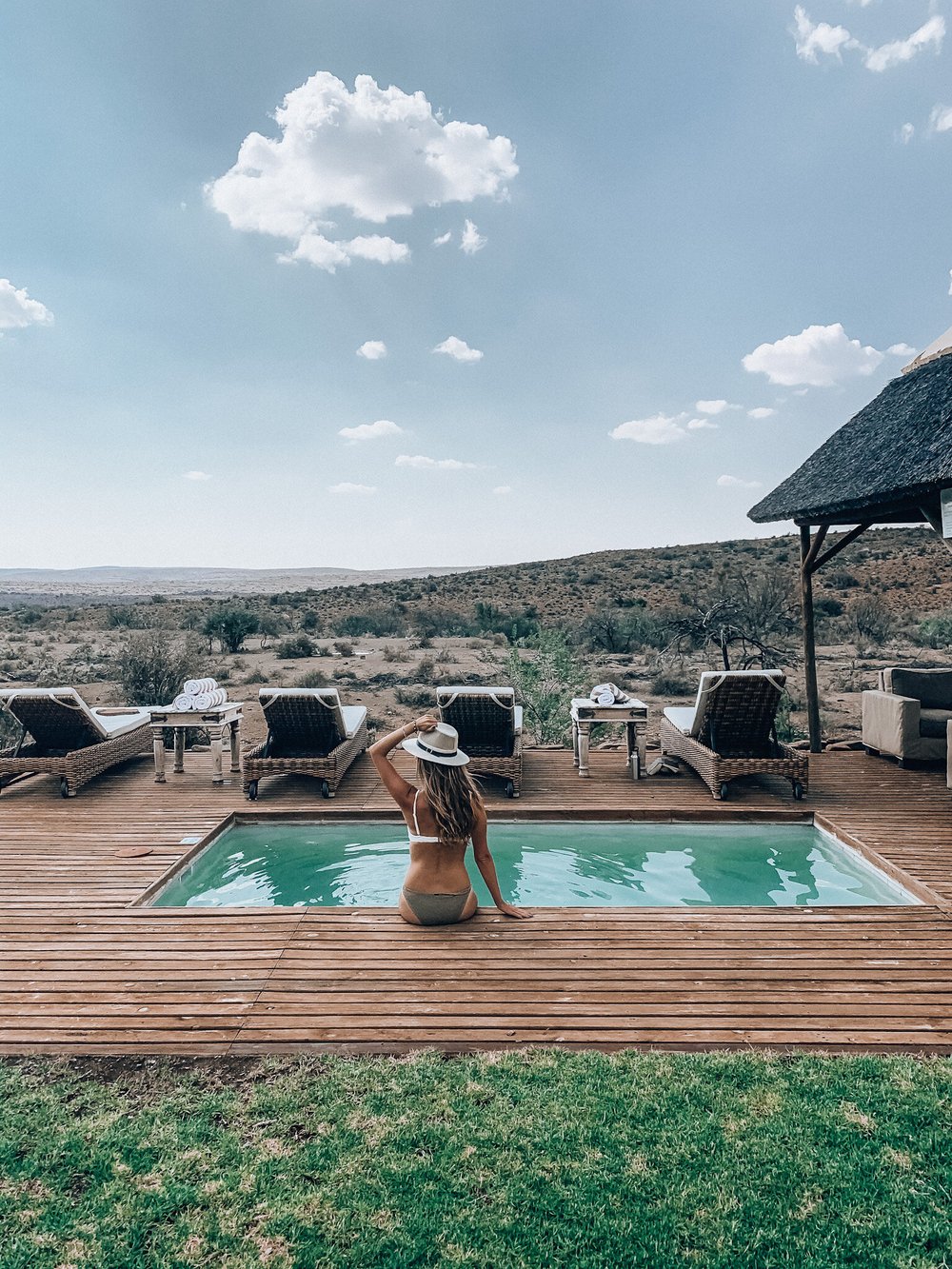 https://images.squarespace-cdn.com/content/v1/5d376c41088ee600019c0ef2/1587874931411-4TMNSHOXJ73DHQ3HBKUI/Karoo+-+pool.jpg?format=1000w
