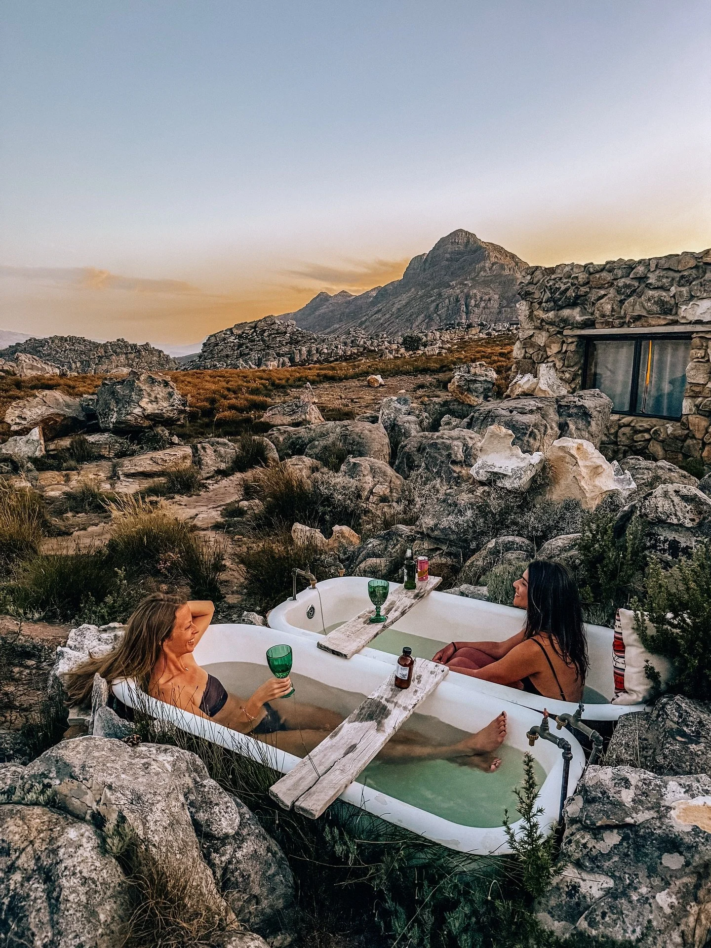 gimme some mountain magic, good friends, tasty drinks, rockpools, and but of course, an outdoor bath (x2)&hellip; and nobody gets hurt. 😌

📍 epic getaway to Rust en Vrede Stone Cottages, about 20 mins outside of Citrusdal &amp; up a very bumpy road