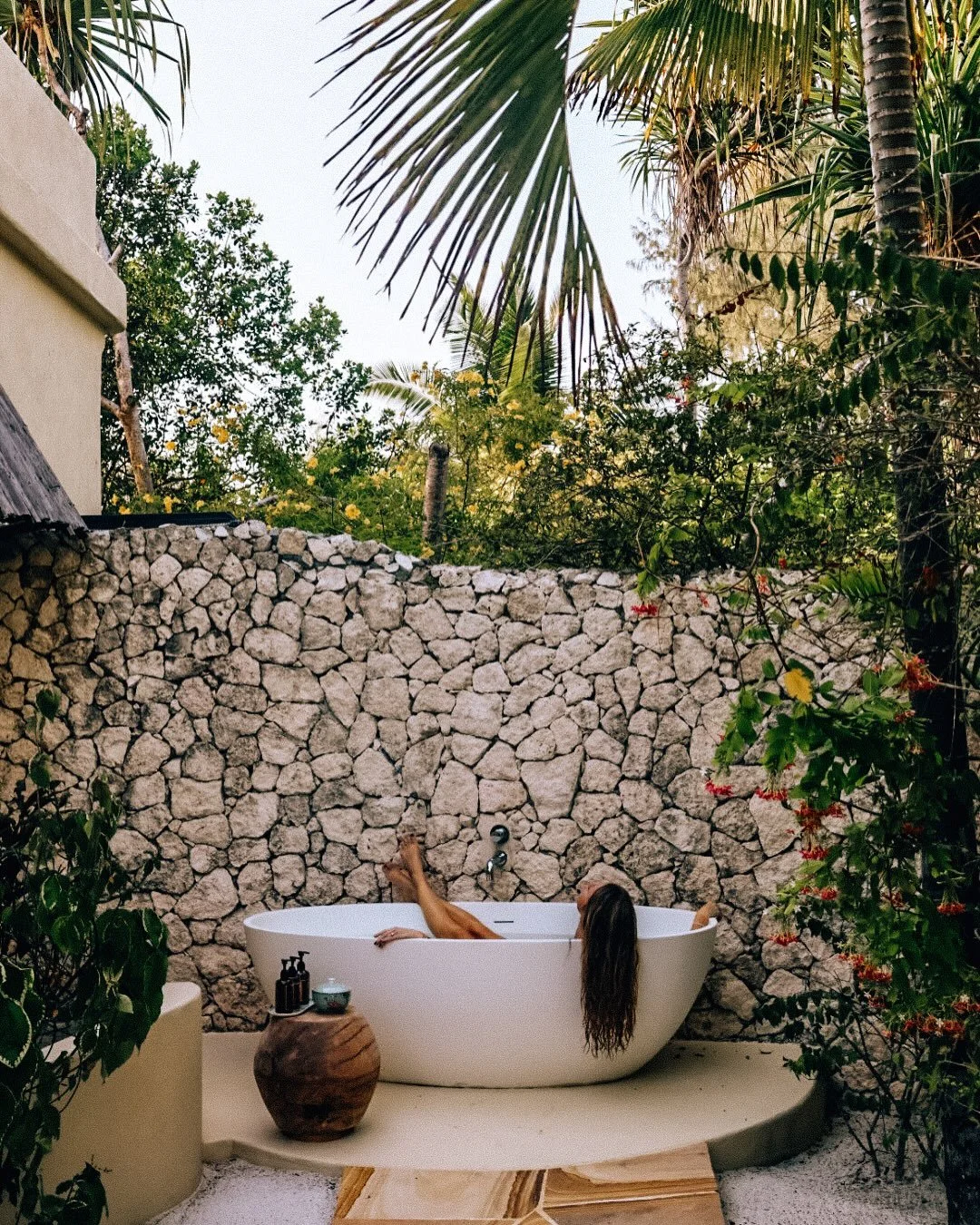 your perfect post-safari paradise is right here: @whitesandvillas in Zanzibar, just a short flight from your Tanzania safari. 🌴💦✨

trust me, THIS is the kind of barefoot, beachfront luxury we DREAM about. i&rsquo;m talkin powder-soft white sand, tu