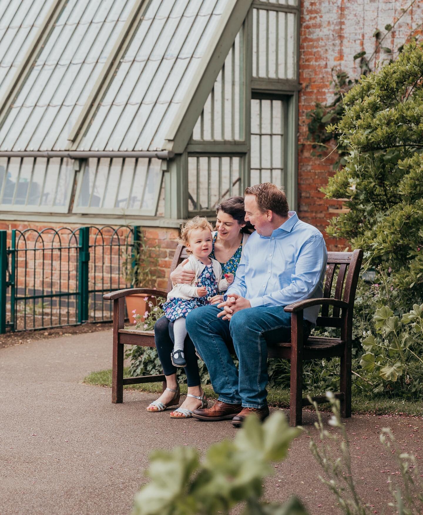 I realise your feed is probably FULL of sales BUT this year I&rsquo;ve decided to offer something exclusive. 

Meaning I don&rsquo;t normally offer SHORT Family sessions. These are essentially a &lsquo;taster&rsquo; of my usual family sessions and ar