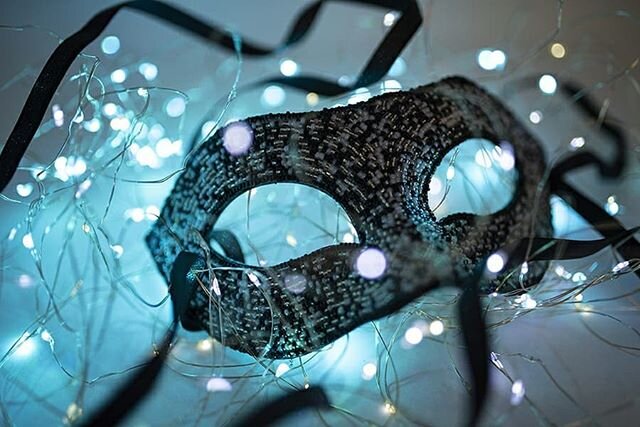 Mask: Lights
This is one of my favorite staged photographs.
This mask is one of a kind and handmade.
Iristeeuwenphotography.com/it-creations
To buy the mask: https://www.iristeeuwenphotography.com/art-for-purchase
Buy the staged prints:
https://www.i