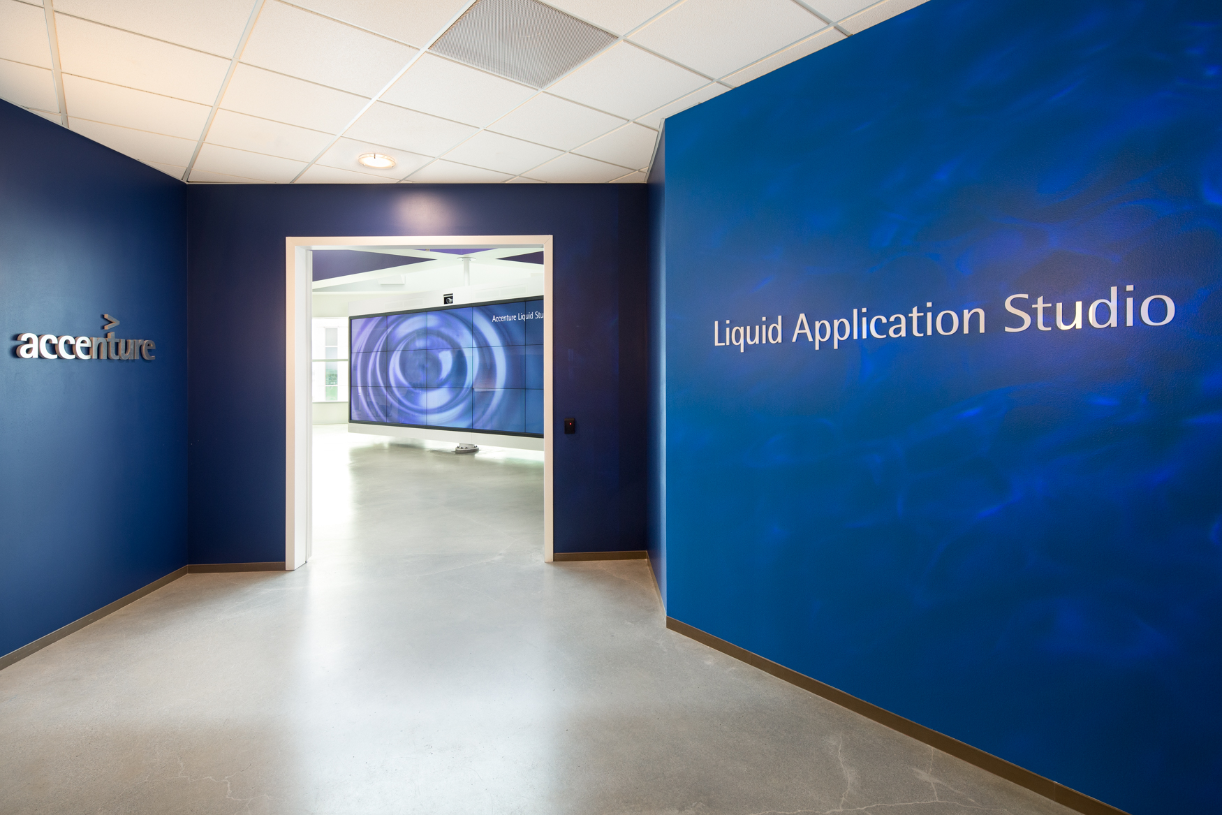 Accenture - Gensler Liquid Application Studios-9.jpg