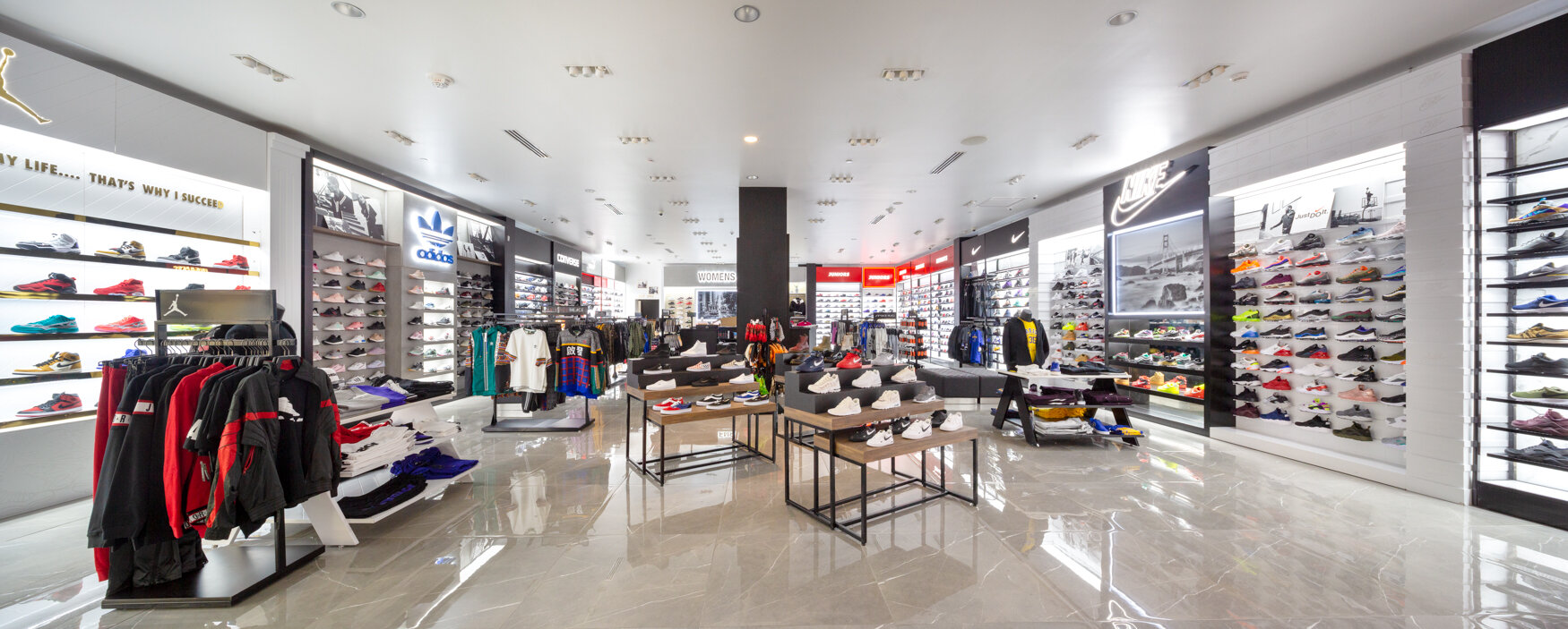 Sephora retail interiors by brightroomSF Interior photograohy-1.jpg