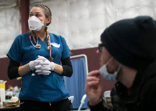 Nurse Holly Mentzel, left, volunteers with Camp Fire evacuees at the East Avenue Church Shelter in Chico, California, on Nov. 16, 2018. (Photo: Thomas Hawthorne/USA TODAY NETWORK)