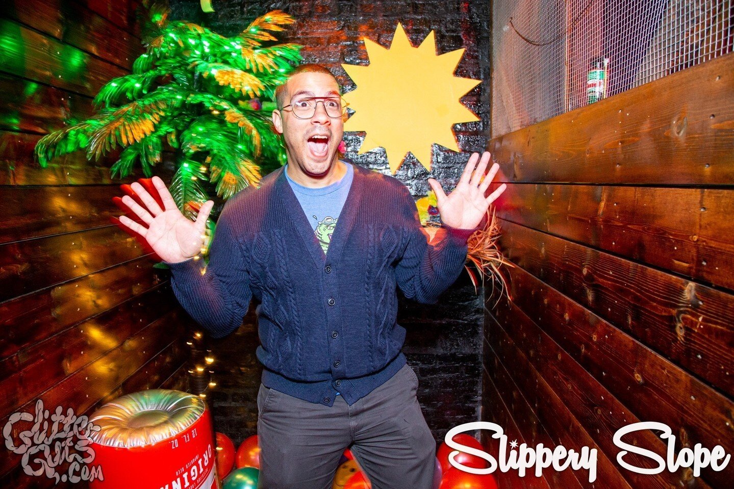 @thedjintel is in the house! Let&rsquo;s drink some late night cocktails, beers, and dance all night long! No cover. Open 8pm-2am.⁠
📷: @glittergutsy⁠
⁠
#slipperyslope #chicagodjs #logansquare #logansquarechicago #scofflaw #danceparty #divebar #dance