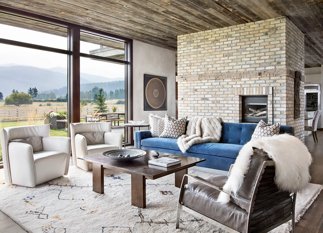 modern-montana-farmhouse-large-windows.jpg