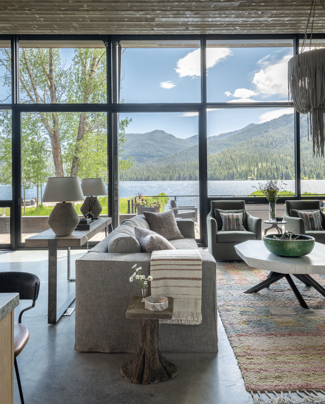 LOHSS-CONSTRUCTION-montana-LAKE-HOUSE-living.PNG