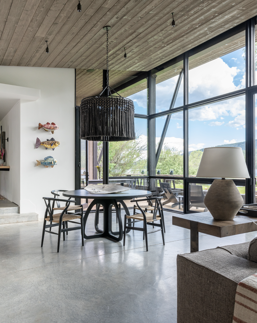 LOHSS-CONSTRUCTION-montana-LAKE-HOUSE-living-room.PNG