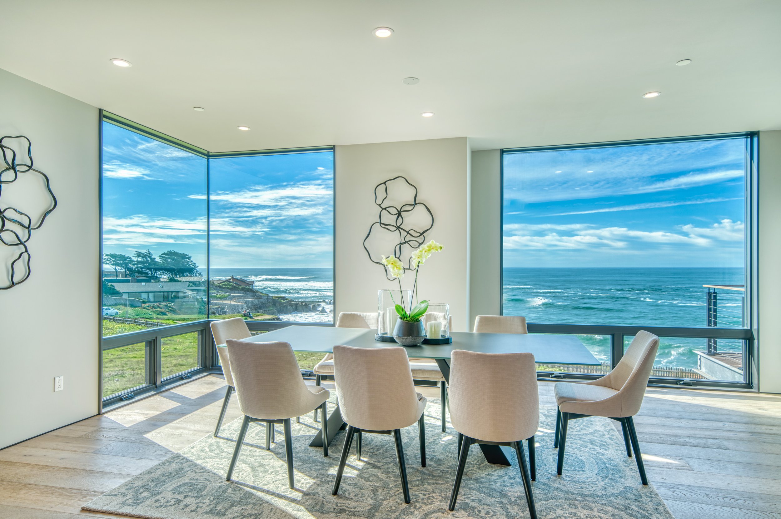 9-dining-room-exspansive-ocean-view-corner-window-unit.jpg