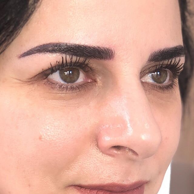 Gorgeous touch up by @lepetitekitsune 🤩 ⏩ Swipe to see before +
#microblading #beforeandafter #browtransformation #eyebrows #brows #beauty #tattoo #semipermanentmakeup #pmu #eyebrowtattoo #browshaping #browsonpoint #newyork #nyc