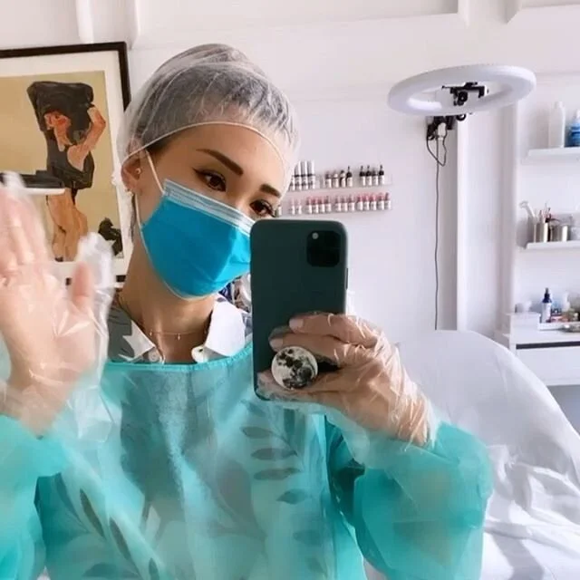 Hi everyone! Checking into the studio last weekend to unpack all of the new PPE was surreal! I've been staying in Boston during quarantine, and I hope you've all been staying safe as well. 🔆UPDATE: I'm donning the outfit 👗 that YOU 🙌🏼 will be wea