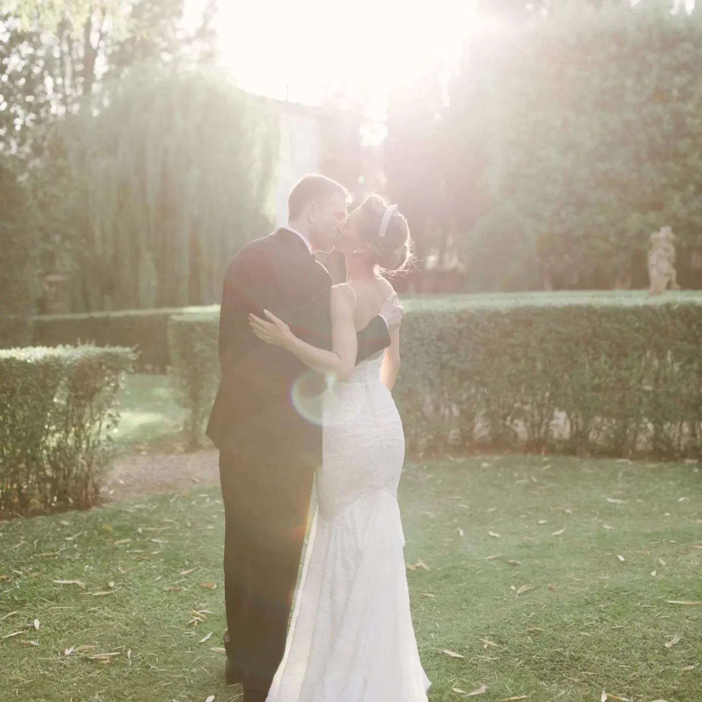 Hi guys! 🤗 I got married! Here are some pics. So yeah I've been a little busy. 🙈 Thank you to all my clients for being so wonderful, and for your support through all the years, locations and changes! I'm so incredibly grateful for you and your trus