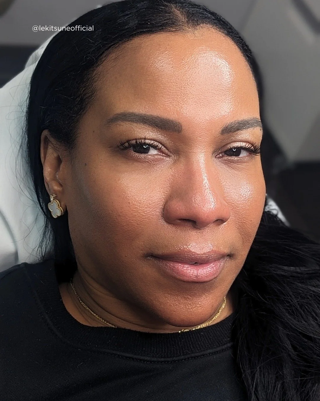 🌿 Wake up--no makeup 😍-- and go! 🏃🏽&zwj;♀️ Experience the magic of PMU brows at Le Kitsun&eacute;! Book now and discover the power of waking up to perfectly sculpted brows. 💥  #LeKitsune #PermanentMakeup #Microblading #EyebrowTattoo #CosmeticTat