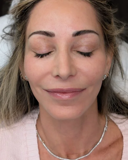 Refined natural brow shape after correction and touch-up &mdash; Le Kitsun&eacute; Manhattan