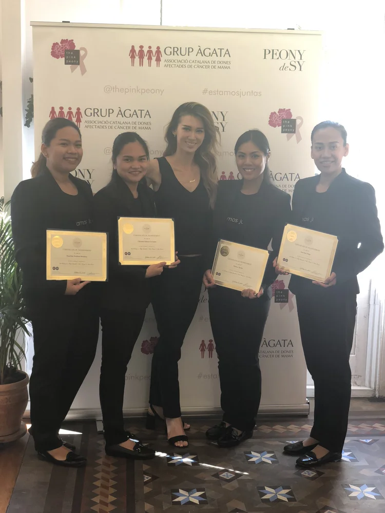 Le Kitsuné training graduates with certificates