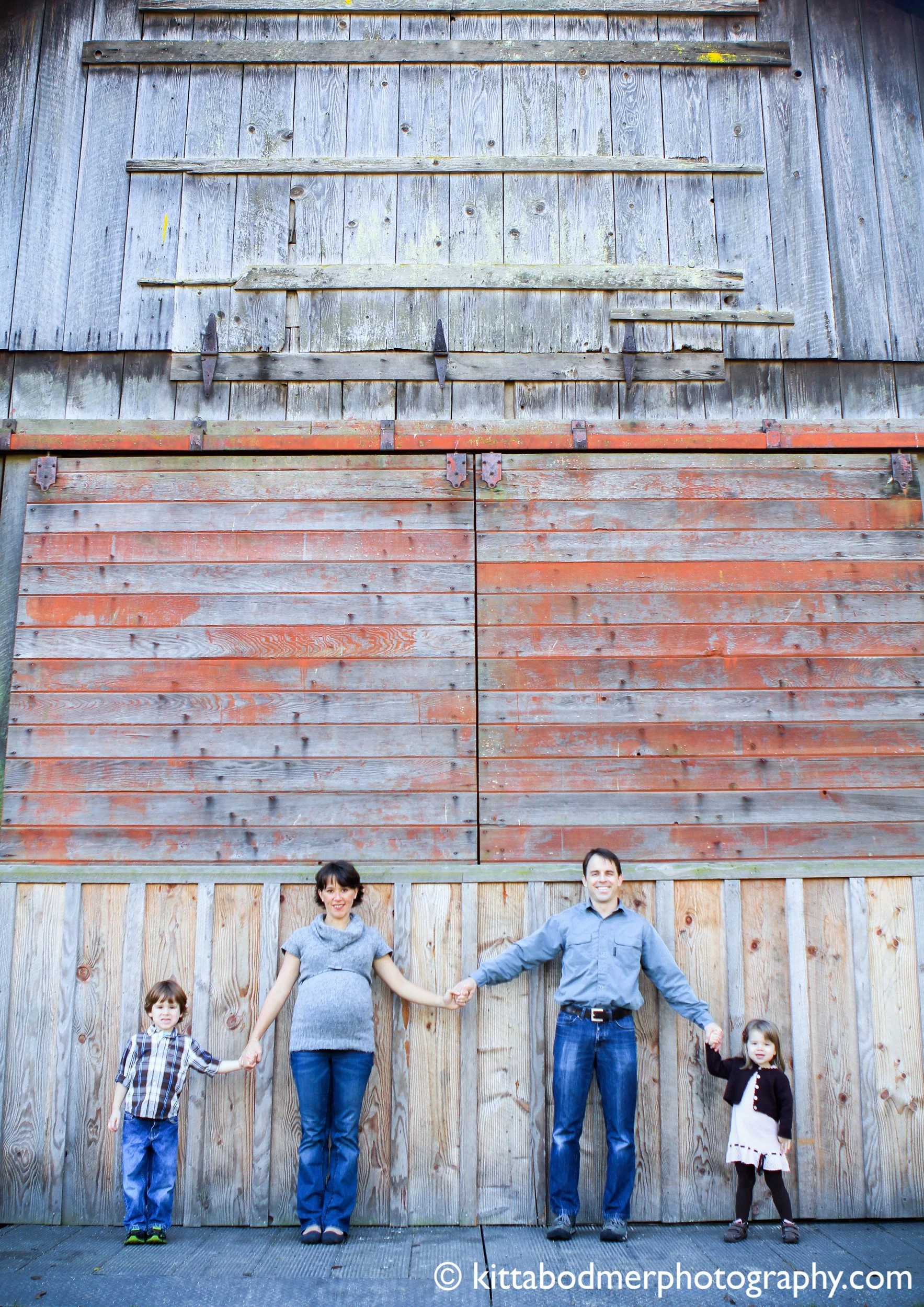 Big barn door for the big belly maternity photography with impressive scale | Kitta Bodmer Photography