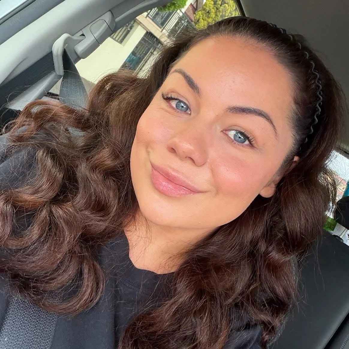 Hi if you&rsquo;re new here hello it&rsquo;s LOVELY to meet you 🩷 
I&rsquo;m Vanessa. Business owner for 7 years. First time mum. Skin and beauty obsessed. Coffee obsessed. Work obsessed 🙂&zwj;&harr;️ I really love what I do and I love the people I