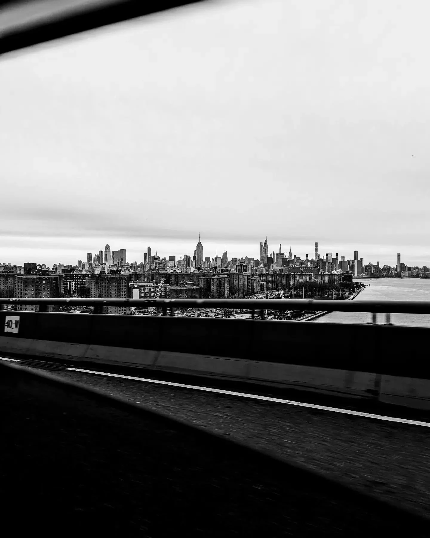 N Y C 🖤
.
.
.
.
.
#newyork #nyc #brooklyn #manhattan #musicproducer #urbanphotography #blackandwhitephotography