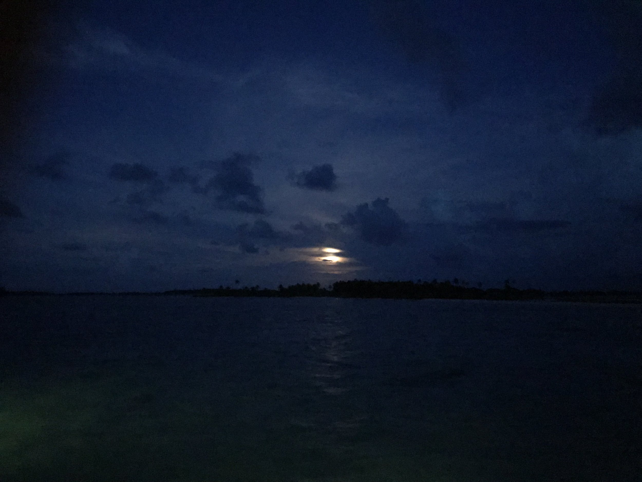 Full moon rising on Tuherahera