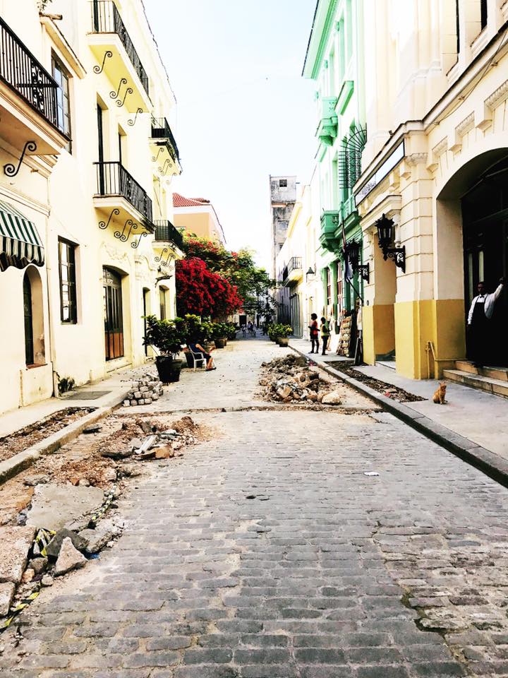 Walkway in Habana Vieja Linda