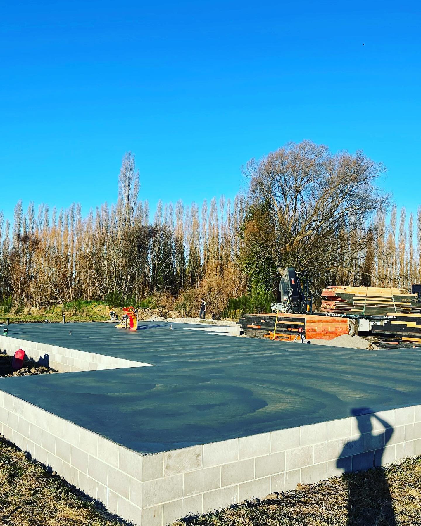 Beautiful sunny day to be pouring the concrete floor. Busy couple of weeks working through the rain to get to this stage.