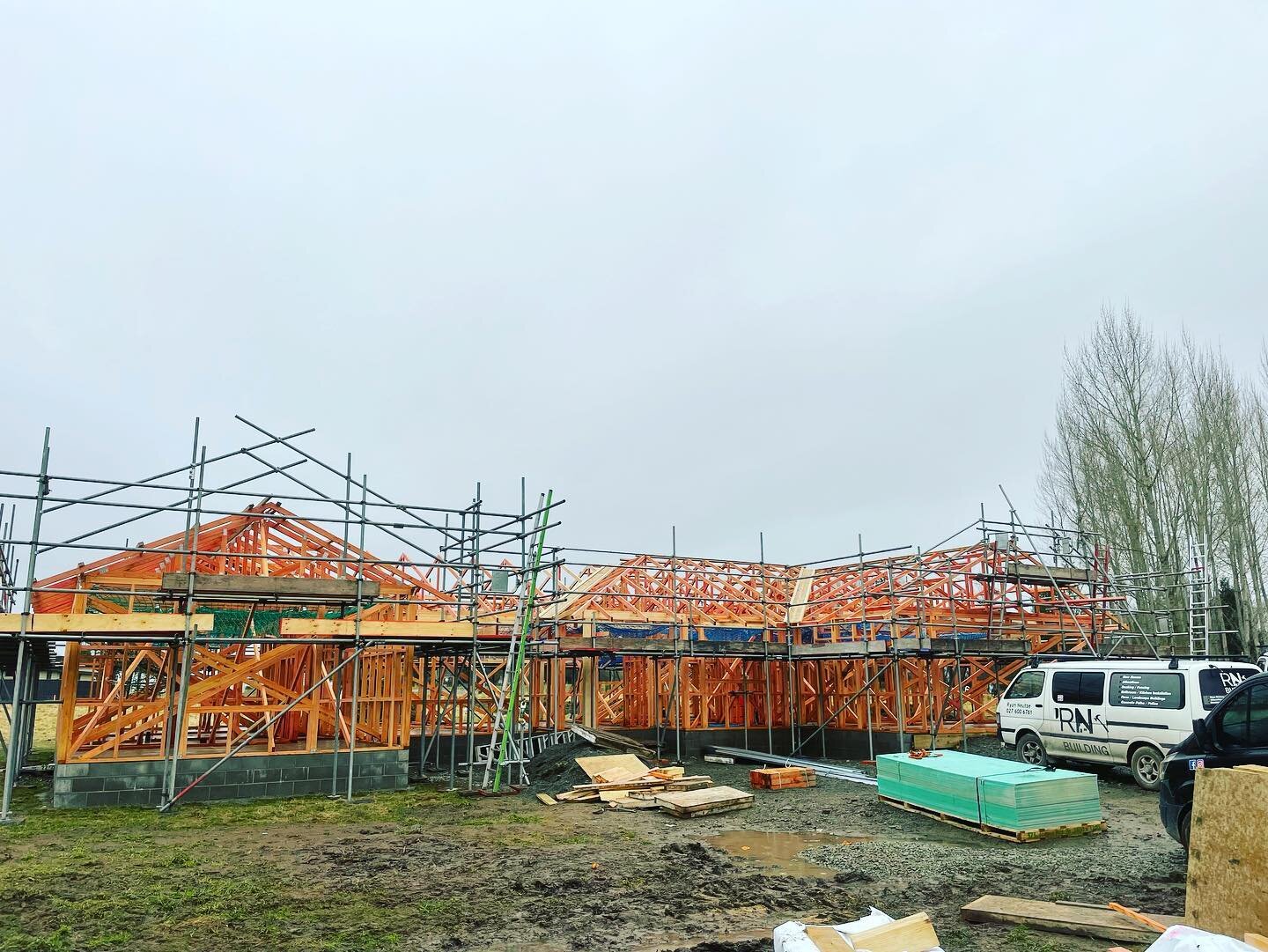 Rhys and the crew have been busy on the roof framing. This time next week with abit of help from the weather we will have a roof installed.