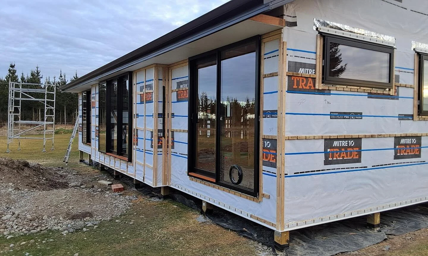 The team has just installed the Double glazed thermally broken Low-E windows in the Hewson build. 🪟 
These combine three high-performance window technologies into one, making them among the most energy-efficient window options available. 🔥