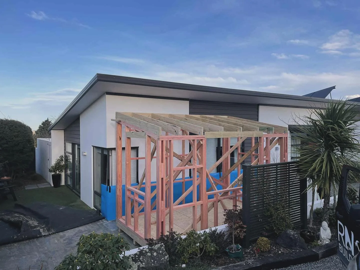 🏠 Big things start small&hellip; and this small building is about to become the heart of a whole lot of creativity.

Construction has officially begun on a new 10m2 studio. 

#tinylivingproject #cabin #studio #sleepout #tinyspaces