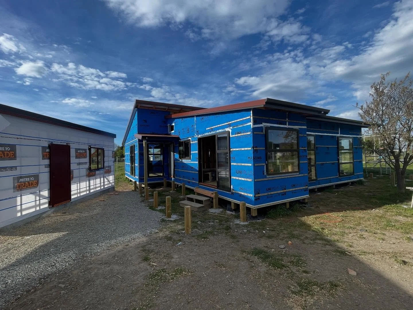 We’ve just finished installing a full set of thermally broken aluminium windows — a fantastic way to boost comfort and efficiency in any home.
These modern windows feature a thermal barrier between the inside and outside aluminium frames
