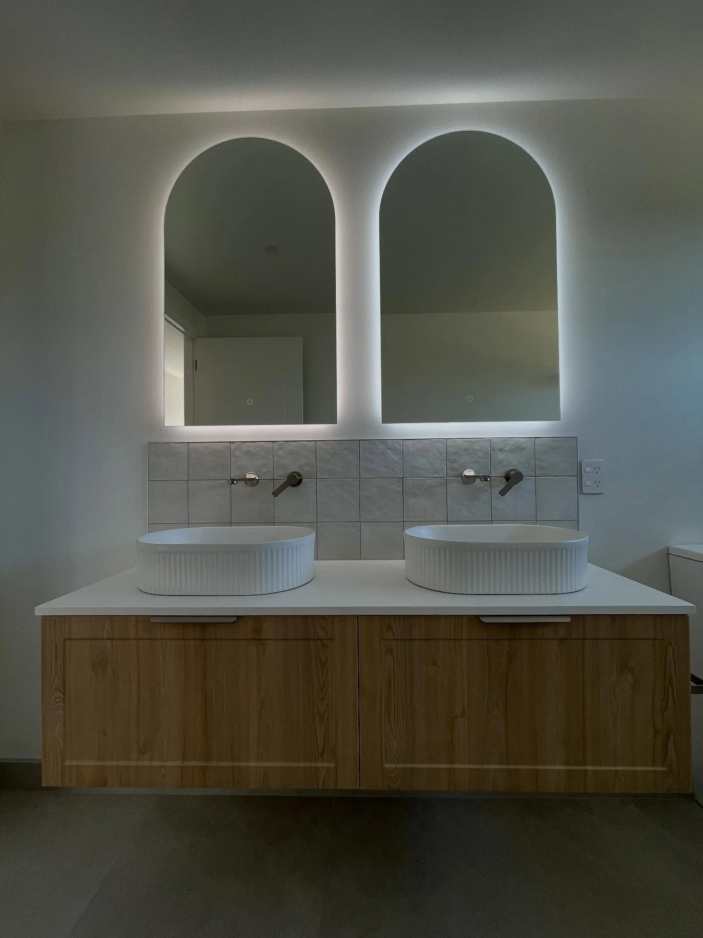✨ Ensuite perfection!

This one&rsquo;s all about balance &mdash; the warmth of a timber twin vanity paired beautifully with brushed brass tapware for that touch of luxury 👌

Above, the round LED mirrors bring in soft light and a modern edge, sittin