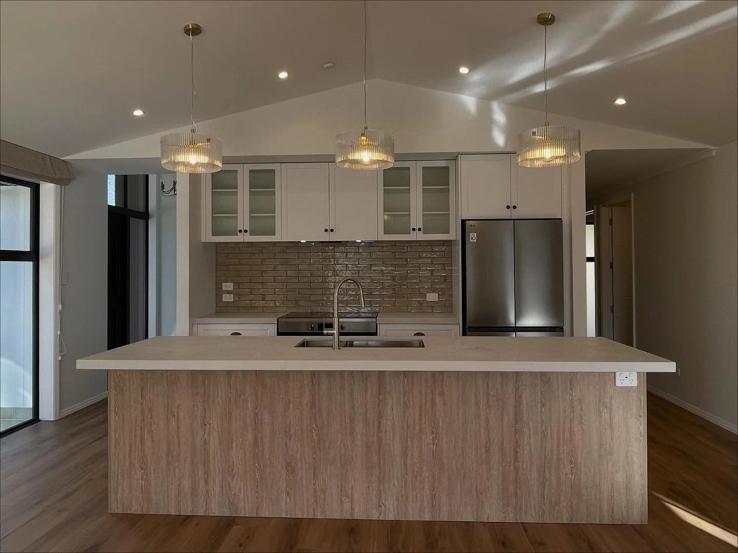 ⸻

✨ Lott Kitchen Reveal! ✨
This one&rsquo;s all about country charm with modern flair🤍

Our clients have gone for classic country-style shaker cupboard fronts, creating a warm, homely feel that flows beautifully through the space. The spacious butl