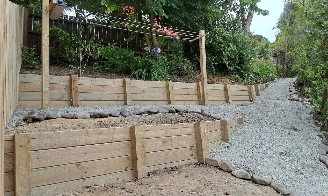 What a transformation in just a couple of weeks. 🌿➡️🪵
From an overgrown jungle to clean, stepped terraces with new timber retaining walls, proper drainage, and a fresh timber paled fence to finish it off. Awesome work Mitch and Scotty. 

#TimberRet