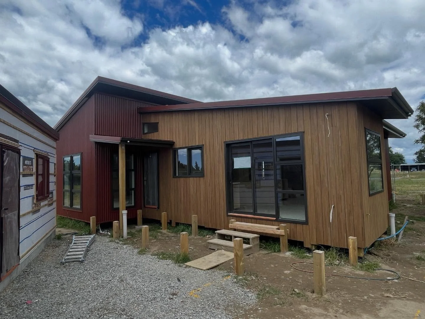 The team has finished up at the Moffat build for the year. Joinery and painters well underway inside and our team has been installing the abodo weather boards. 🎄