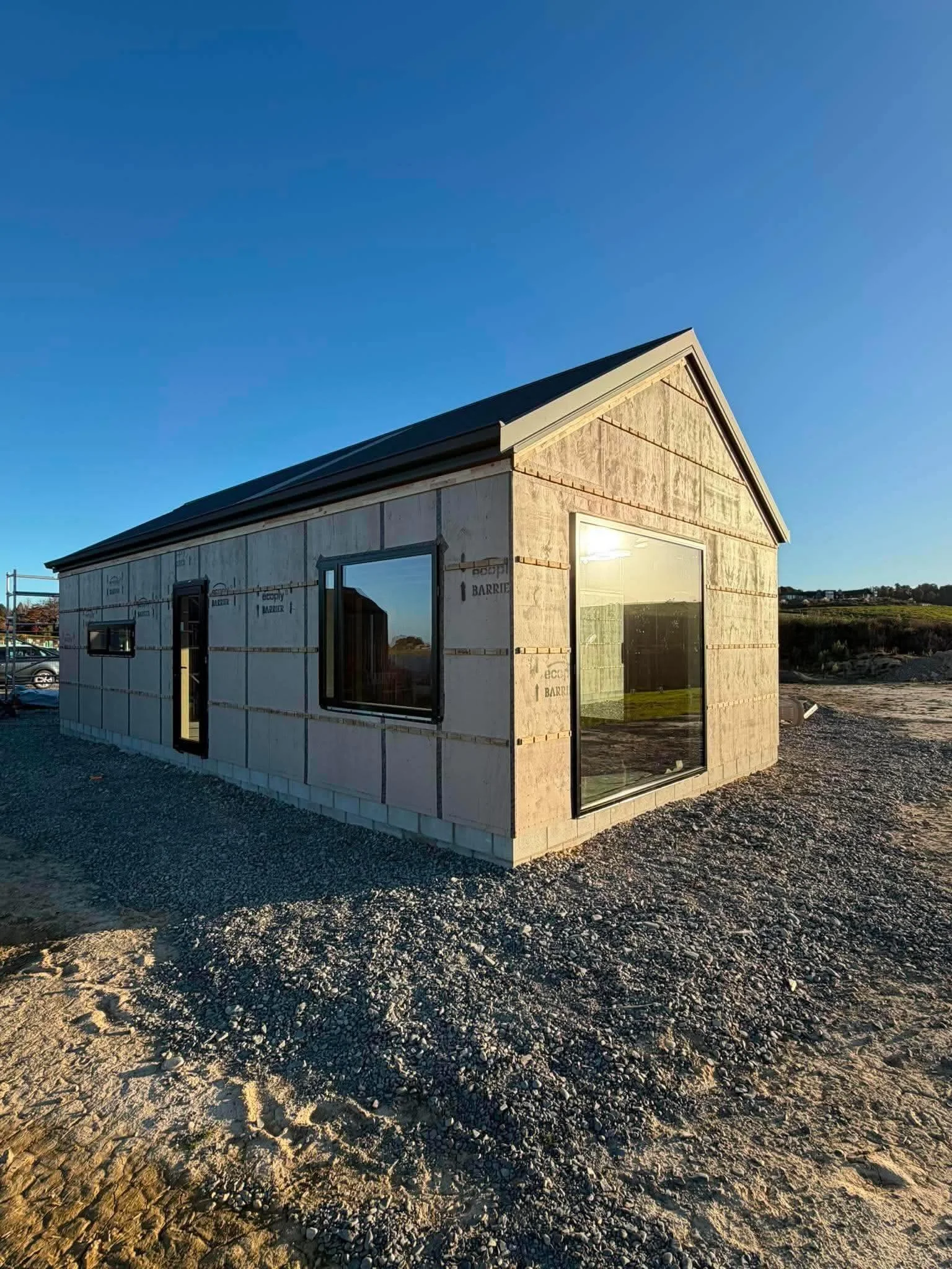 Progress rolling on nicely at the baxter build with the thermally broken windows now fully installed, Ply Eco Barrier wrapped around the exterior, and cavity battens being fixed off ready for the Colorsteel cladding.

This stage is all about making t
