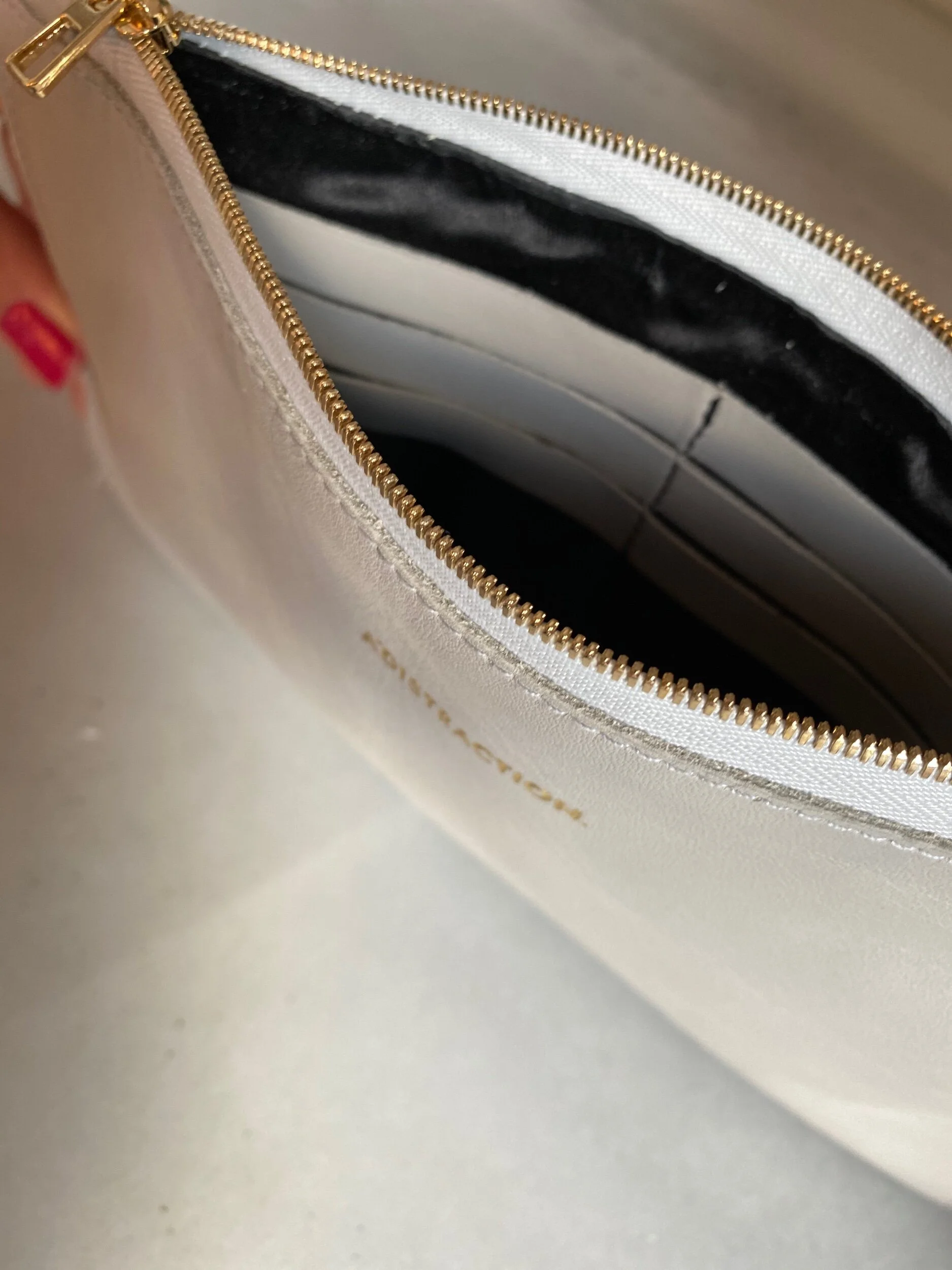 06826BEB-FB7D-4597-A27C-0FAB8D4C125B