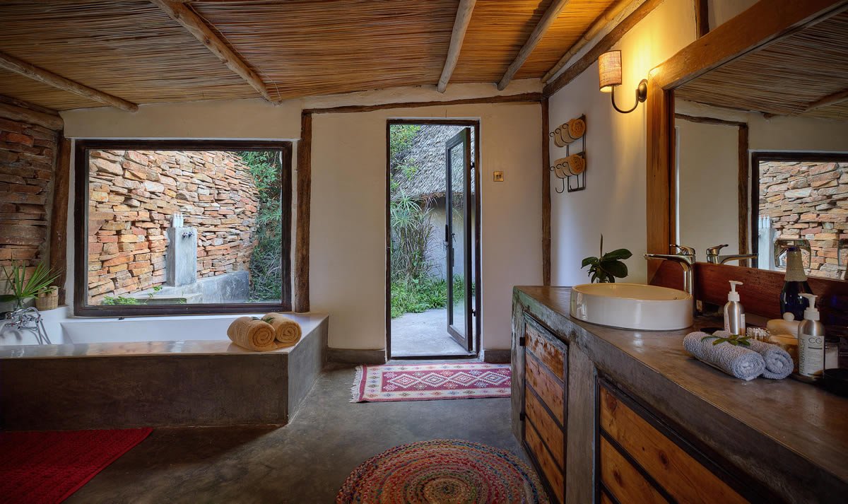 Original Cottage - Bath and Outside Shower.jpg