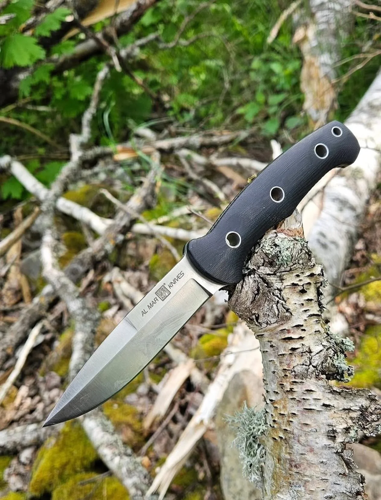 Natural terrain. Professional edge. The Operator doesn&rsquo;t flinch.

 📸: @knivesandbikes

#AlMarKnives #EDC #TheWarriorsEdge