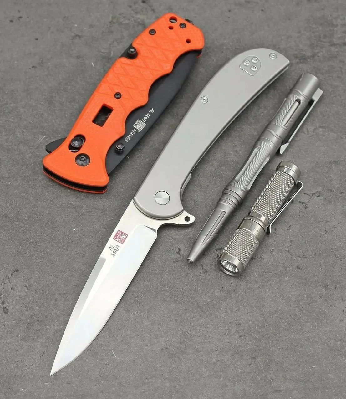 Refined carry meets real-world utility. The Ultra-Thin and AMK1050RAK cover every angle.

📸: @knivesandbikes 

#AlMarKnives #EDC #TheWarriorsEdge