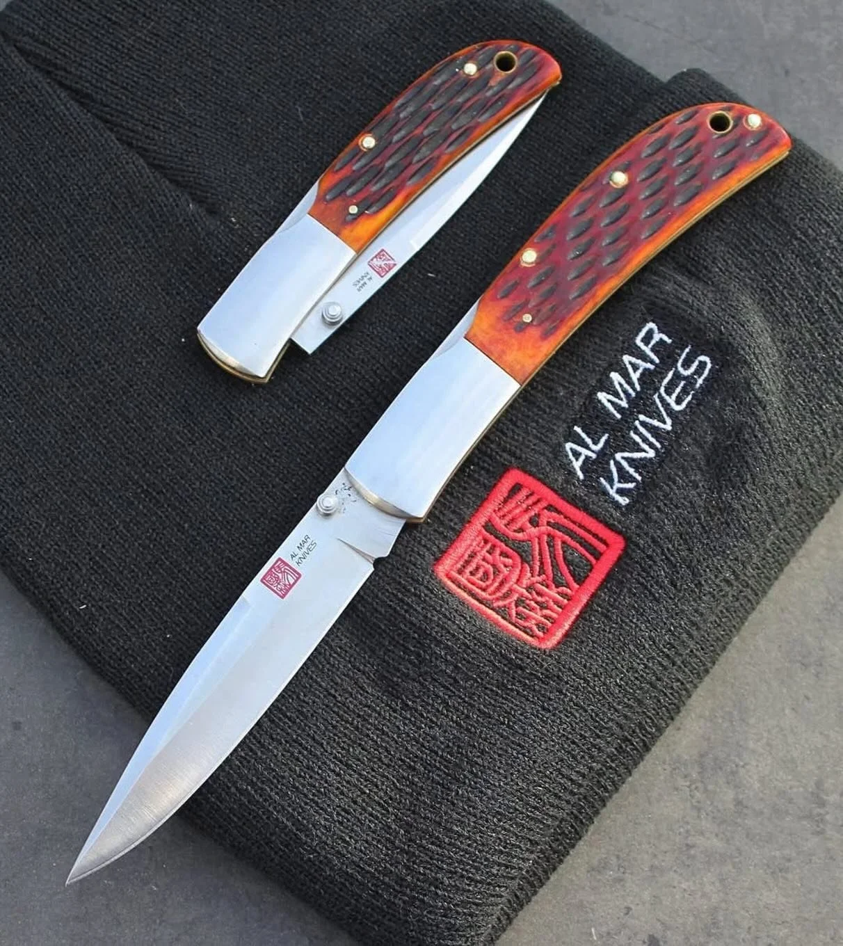 Classic carry, timeless style.

The Honey Jigged Bone series pairs traditional craftsmanship with dependable everyday performance. Warm bone handles, clean lines, and a blade ready for the tasks that never go out of style.

📸: @knivesandbikes

#TheW