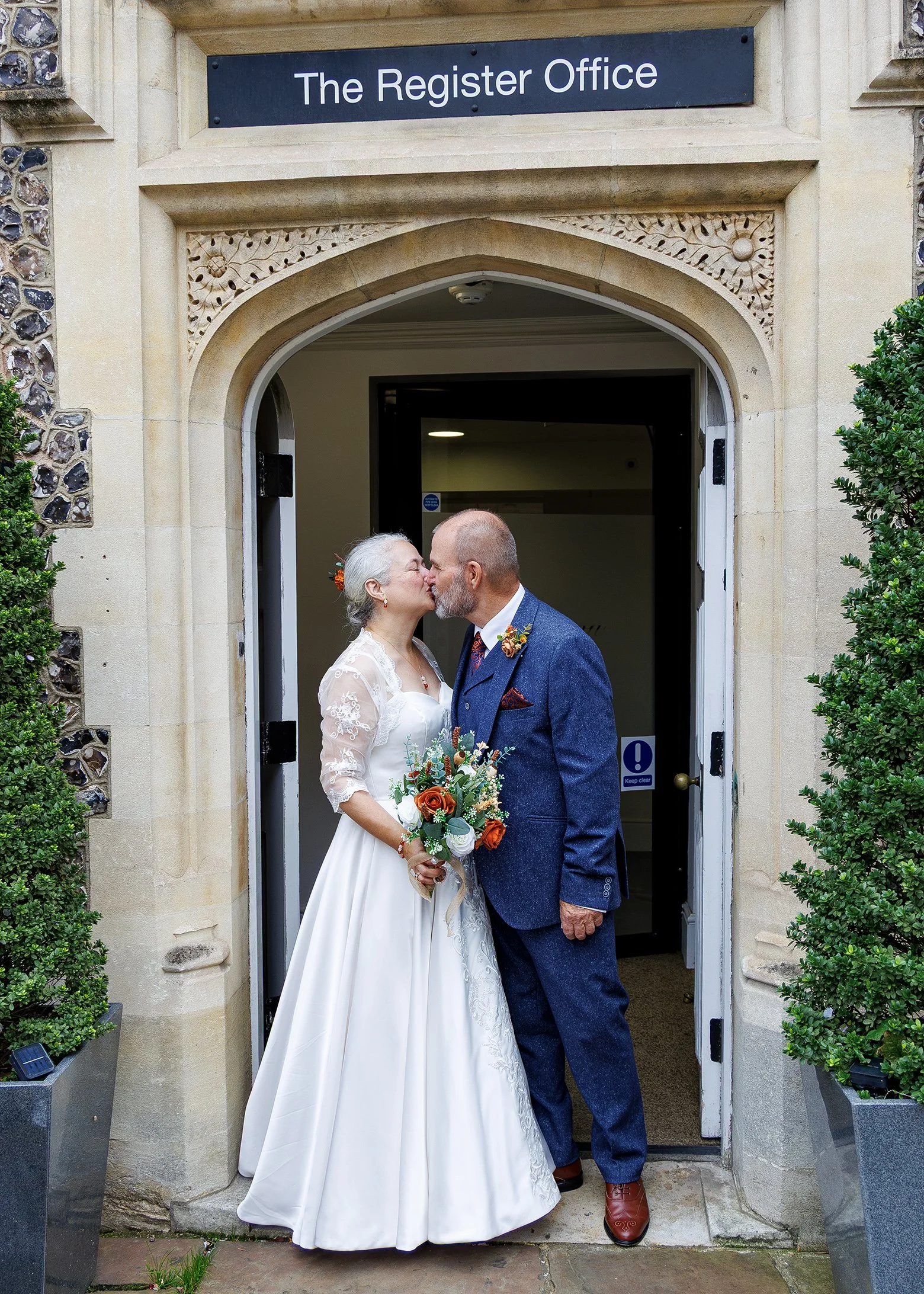 Winchester Register Office - Hampshire Wedding Photography - Relaxed Micro Wedding Photographer