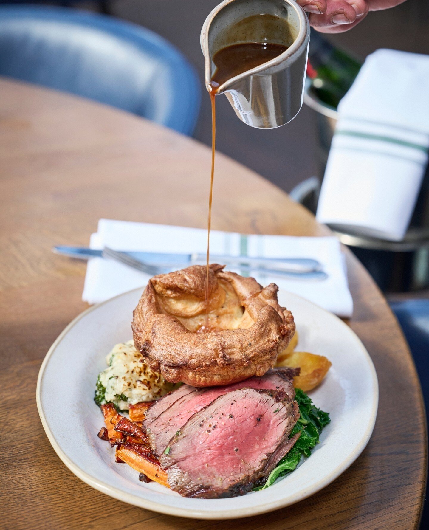 Sunday Plans...? Book a table @hartstreetavern and enjoy our 30 day aged Hereford Beef or our slow roasted Kings estate Lamb shoulder for two. A succulent addition to our menu every Sunday lunch! ⁠
#weekend #meat #meatlover #sundayfunday #weekendmood