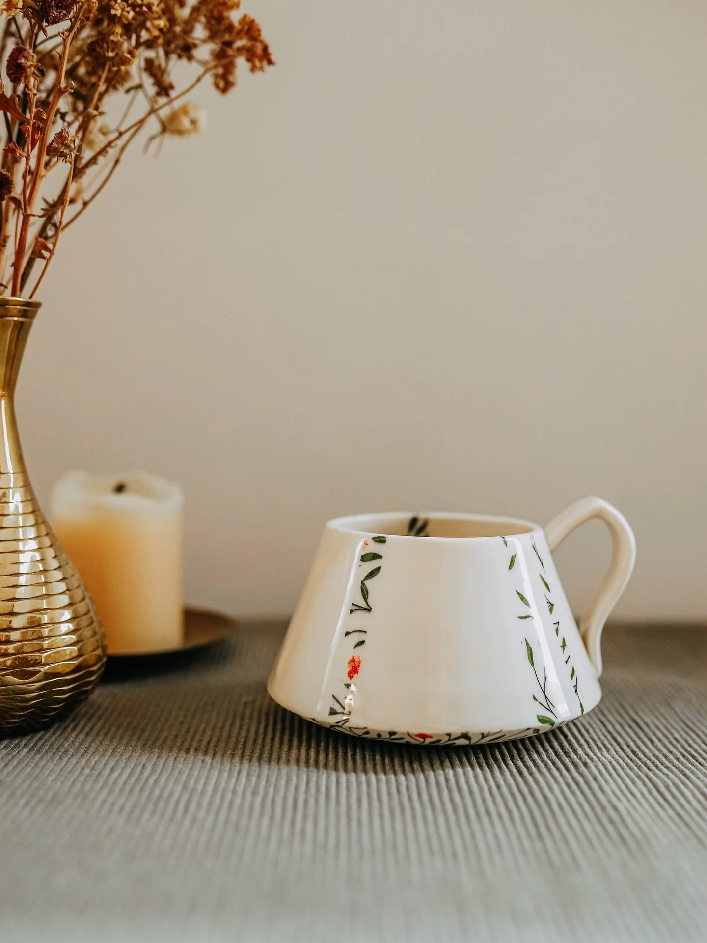 If you are still thinking about gifting pottery this holiday season, my web shop is currently open and/or I am happy to meet you at my studio to make a selection in person! 

🎁 Available (by appointment):
Tuesday Dec 16 from 10am-5pm 
Wednesday Dec 