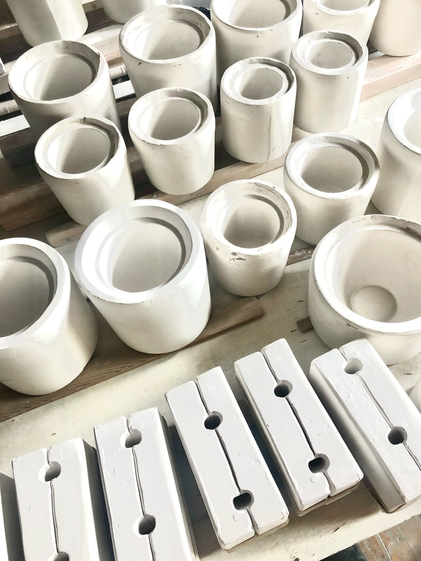 📣Workshop Announcement 📣 

Once again I will be hosting an intensive 2 day plaster mold making workshop! Join me in my Winnipeg studio on March 14th &amp; 15th.  Spaces are extremely limited, as a few spots have already been filled and my studio is