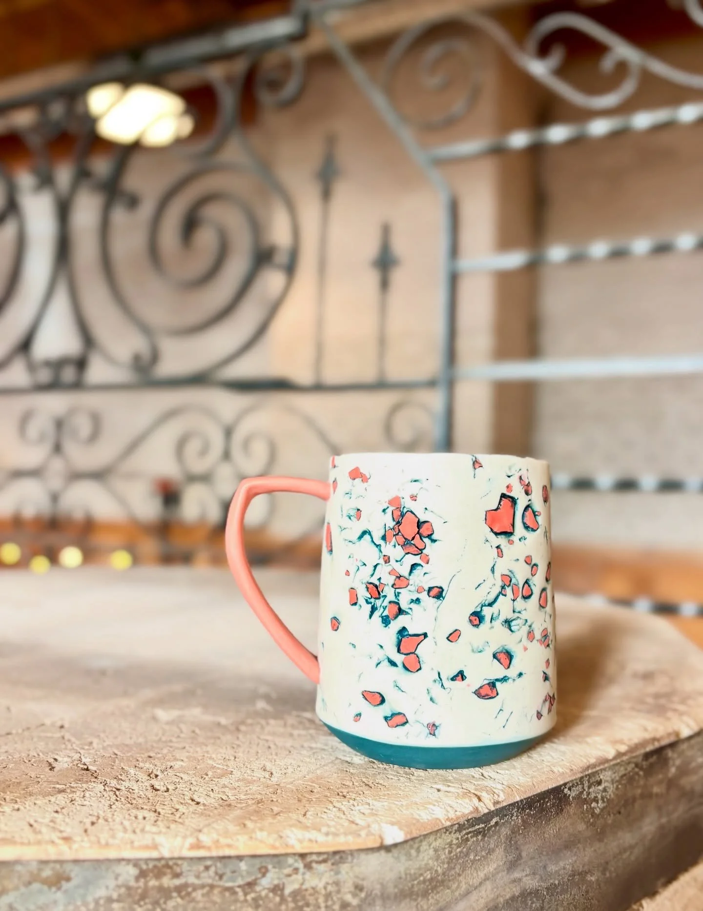 Mug Madness @saltstoneceramics kicked off yesterday! Really excited to be part of the gallery show/super fun bracket style &lsquo;competition&rsquo;. You simply vote on your favourite mugs and the winner continues on to the next round!

Head to @salt